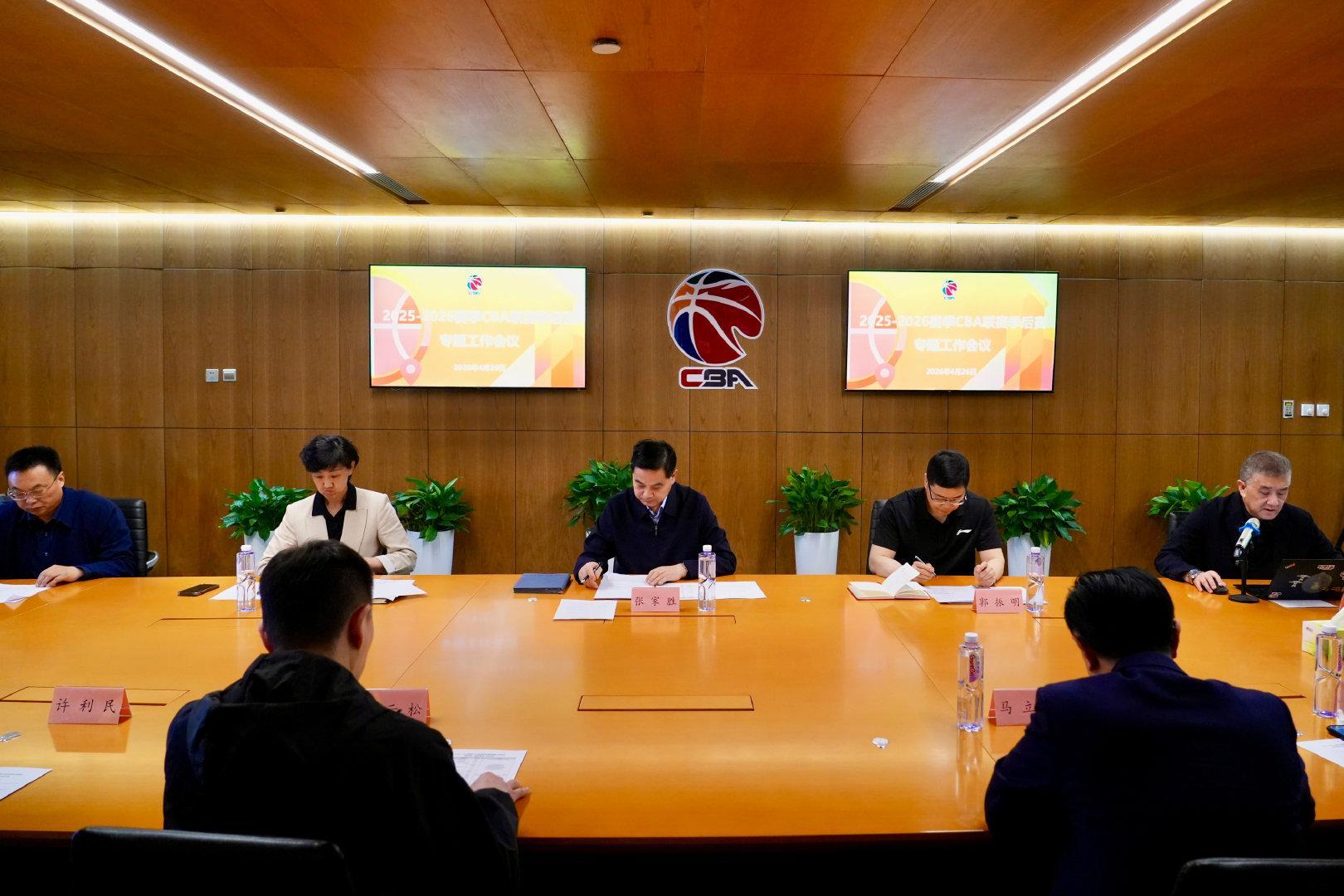 华体会真人体育娱乐-CBA季后赛会议!半决赛后安排6至7名外籍裁判,促进球员裁判提升