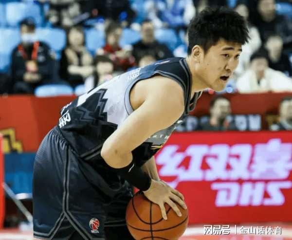 华体会真人-咋了麻这是?“当家球星”12投3中,正负值-29,网友:你才25岁啊